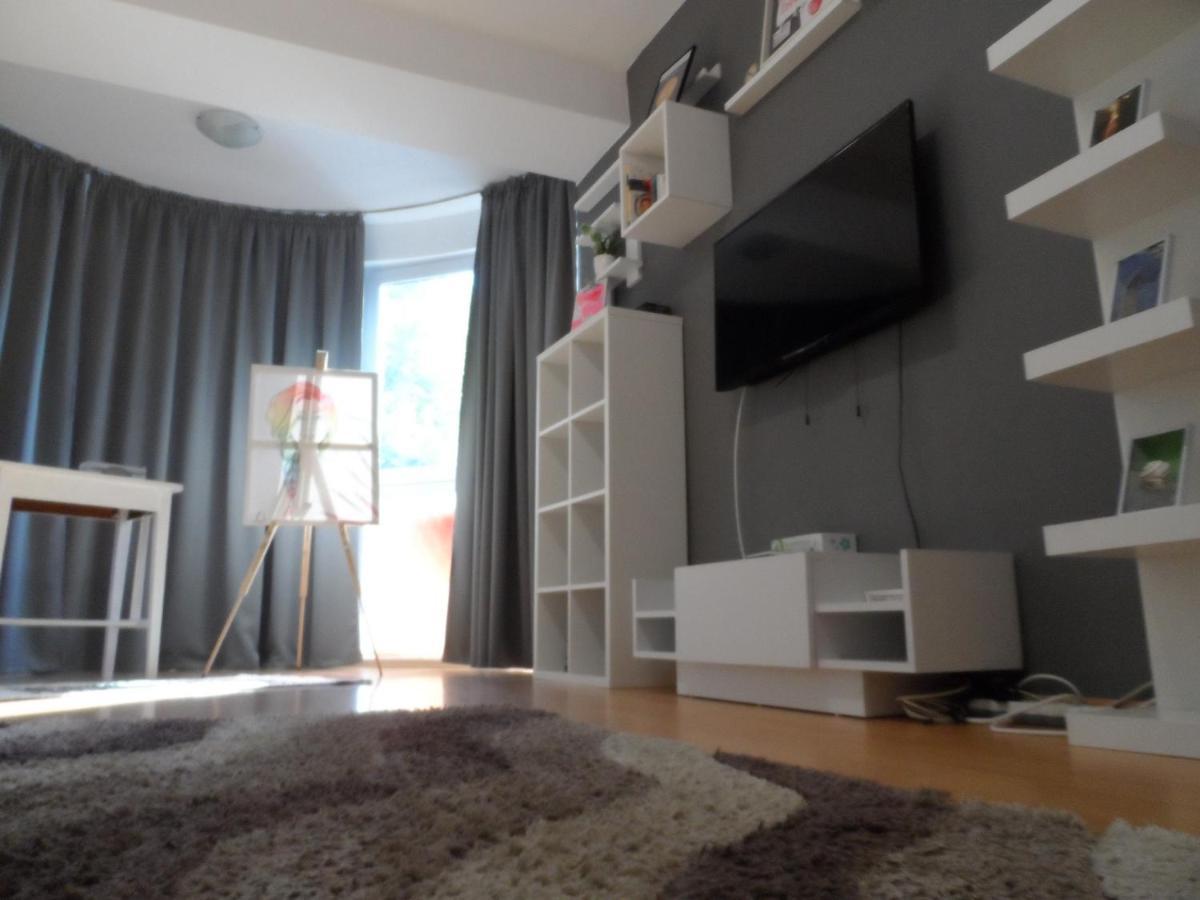 M@d Apartment