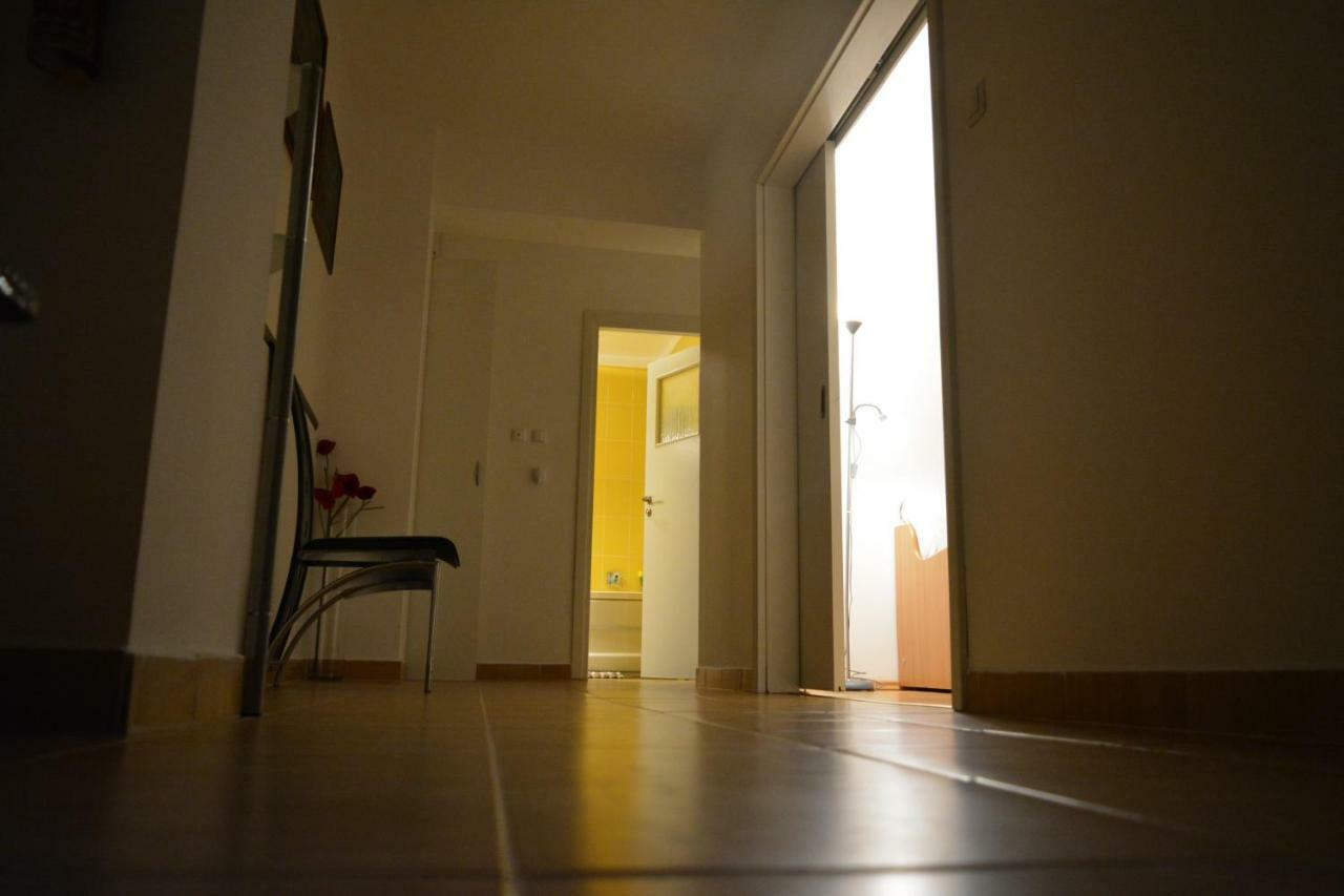 M@d Apartment